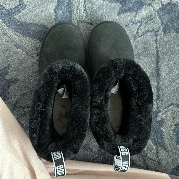 Black Uggs size 6 - WORN ONCE - Picture 4 of 5